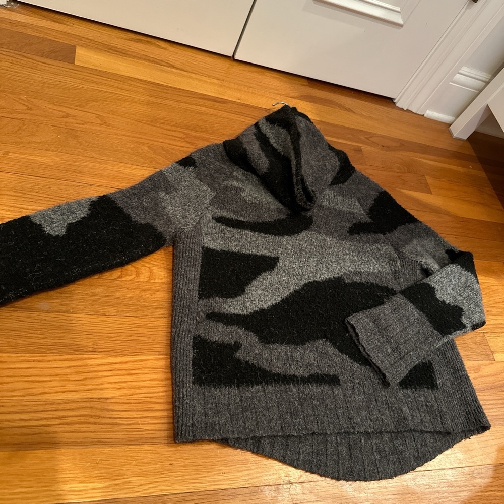 Gray And Black Patterned Sweater - image 4